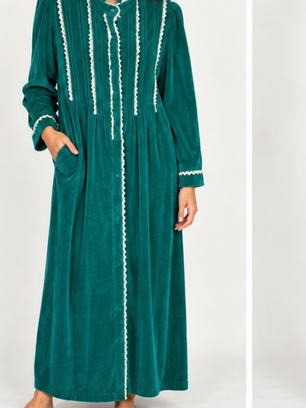 Vintage Saybury Velour‎ Robe